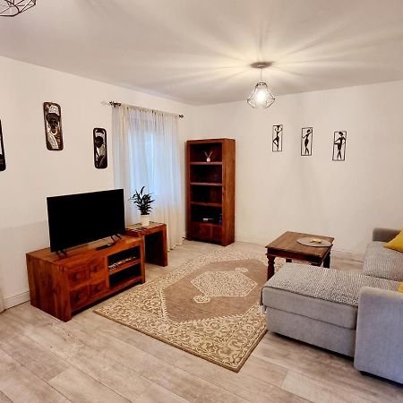 Spacious Two Bedroom Apartment With One Parking Space Тейм Екстериор снимка