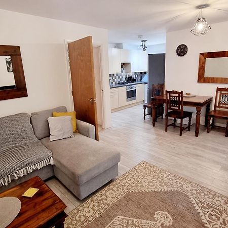 Spacious Two Bedroom Apartment With One Parking Space Тейм Екстериор снимка