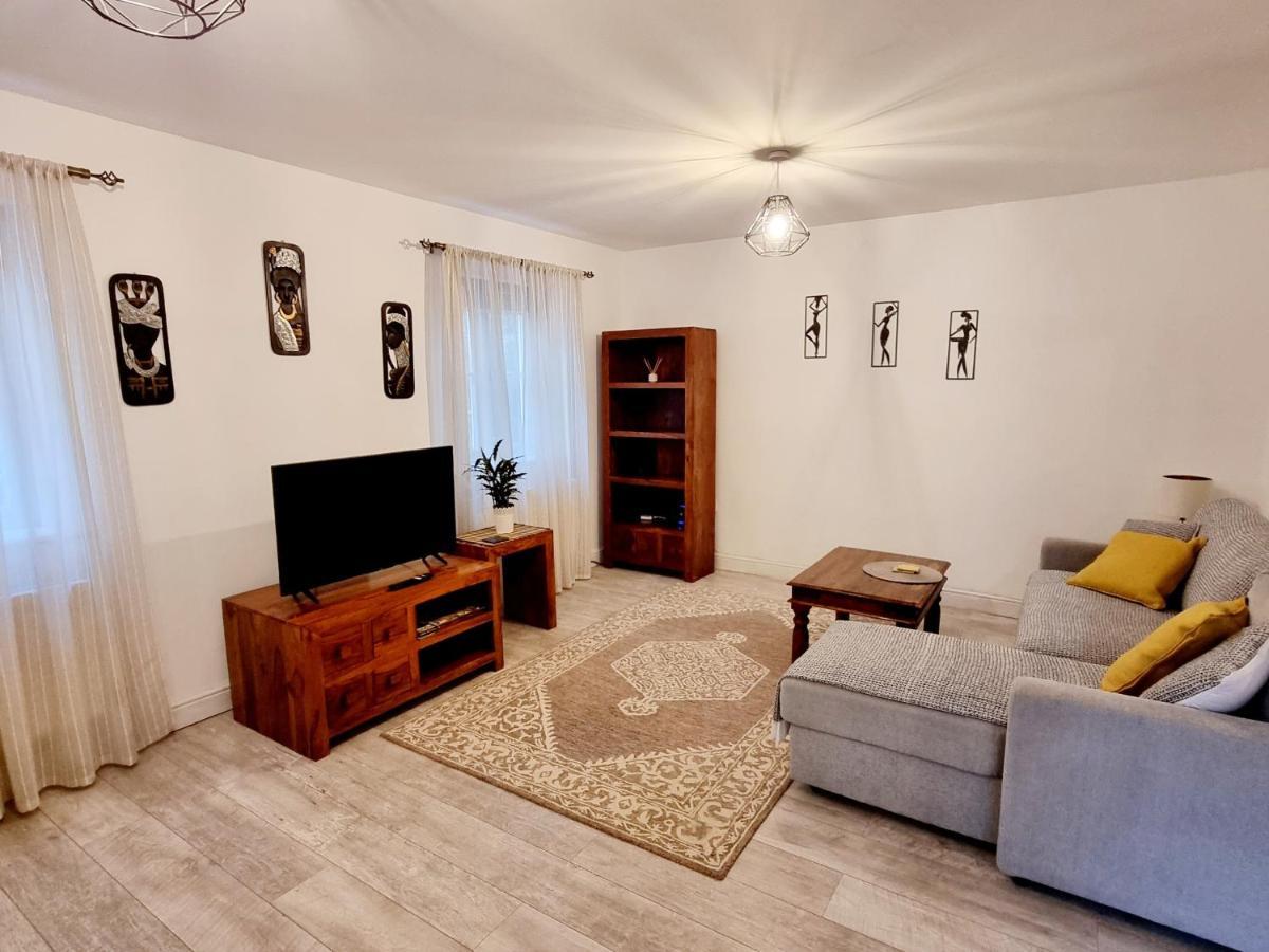 Spacious Two Bedroom Apartment With One Parking Space Тейм Екстериор снимка